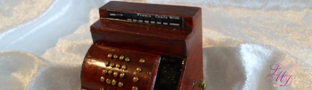 Réalisations spéciales Didange:
accessoire pour vitrine de bar:
caisse enregistreuse