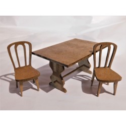 Table et 2 chaises rustiques