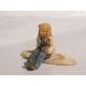 Figurine jeune fille assise