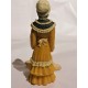 Figurine femme au chapeau