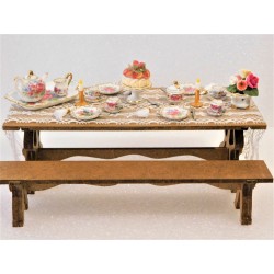 Table décorée et 2 bancs (longueur 16cm)