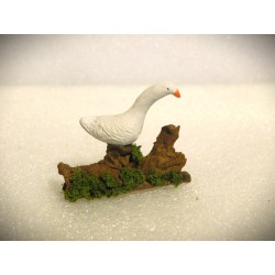 Oie sur tronc d'arbre