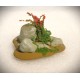 Décor de pierres et plantes fleuries