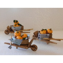 Brouette avec caisse de potirons (vendue à l'unité)