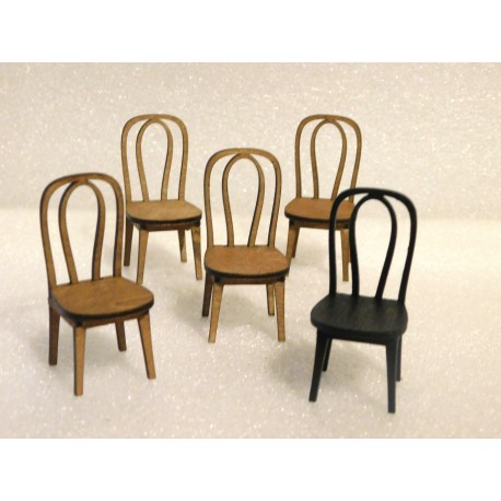 1 Chaise à barreaux en bois, noire, 5cm de haut