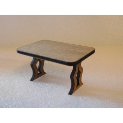 Table en bois de tilleul teinté