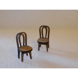 1 chaise en bois de tilleul teinté