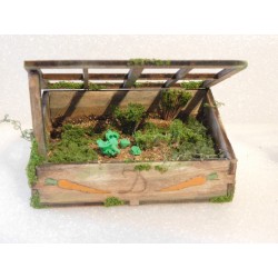 Serre ouverte, en bois de tilleul, 8cm long