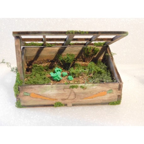 Serre ouverte, en bois de tilleul, 8cm long