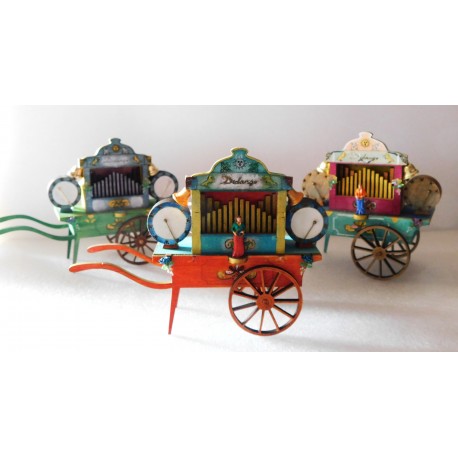 Grand orgue de Barbarie avec figurine13,5cm de long
