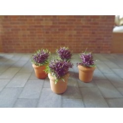 Lavande en pot (1,5cm de haut sans les fleurs)